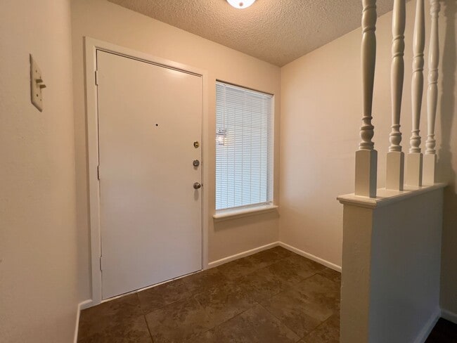 Building Photo - Fully Updated 3/2/2 in West Lubbock