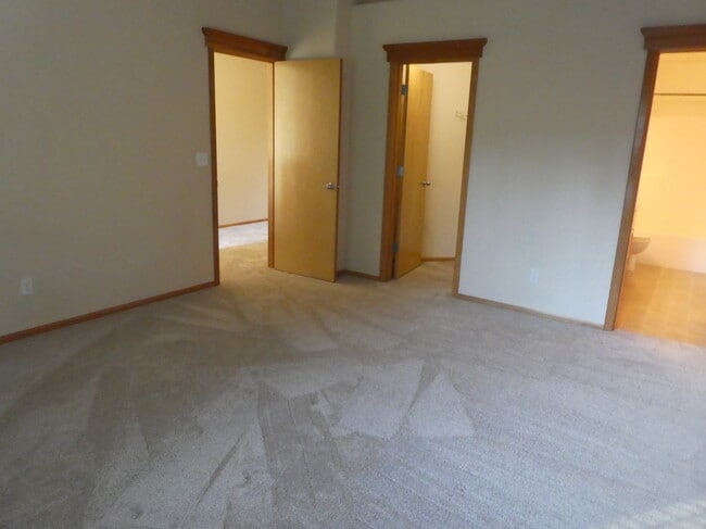 Building Photo - 15455 SW Kirby Ln