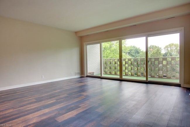 Building Photo - 275 N Portage Path