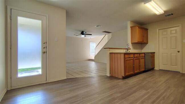 Building Photo - 2208 Ada Ln