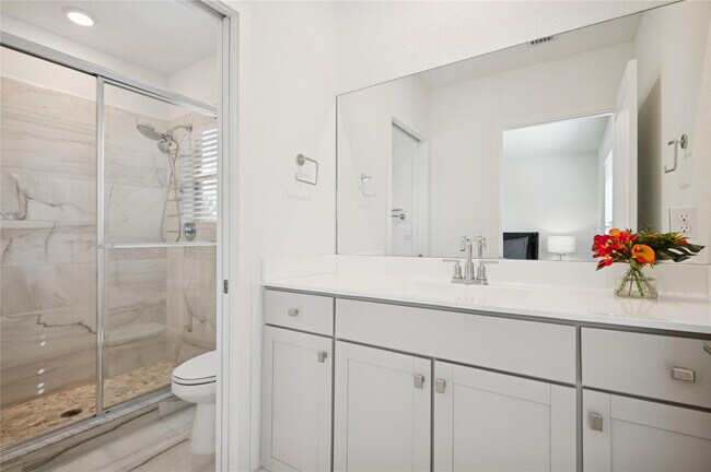 Building Photo - 180 SE 5th Ct