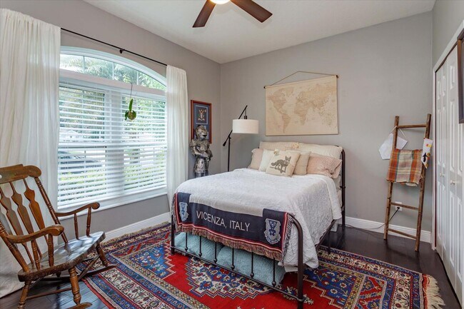 Building Photo - Beautifully Updated 4-Bedroom Pool Home in Winding Hollow