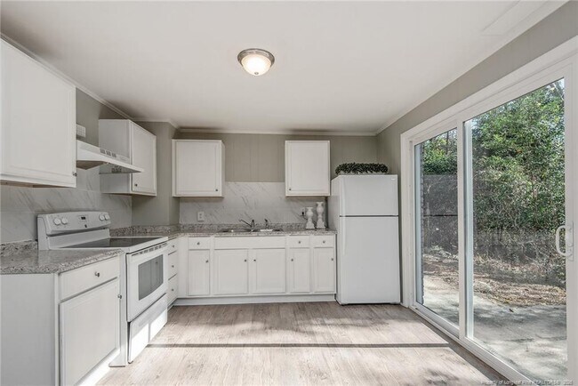 Building Photo - 1401 Briarcliff Dr