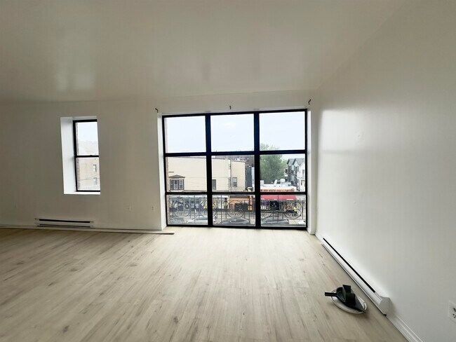Building Photo - 2344 John F. Kennedy Blvd