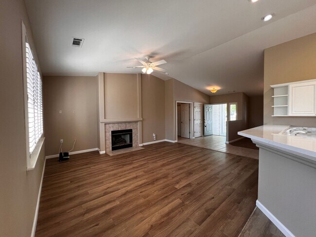 Building Photo - Must See! 3/2/3 Home in Minden, Winhaven n...
