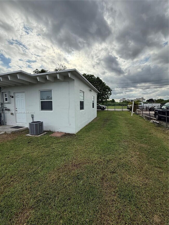 Building Photo - 26741 SW 139th Ave