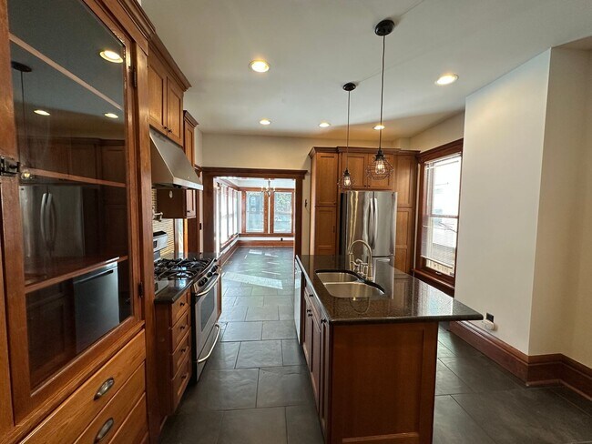 Building Photo - Short North / Victorian Village Single Family House!