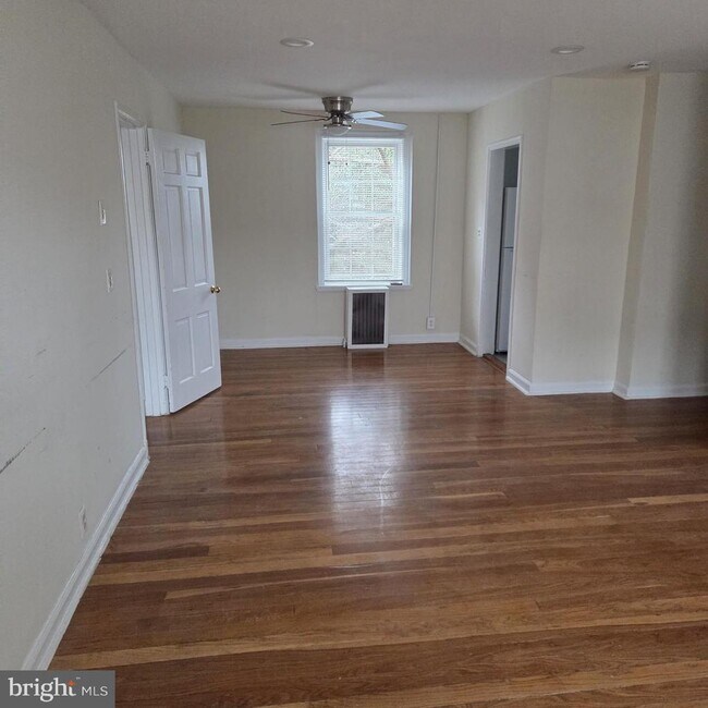 Building Photo - 2824 31st St SE