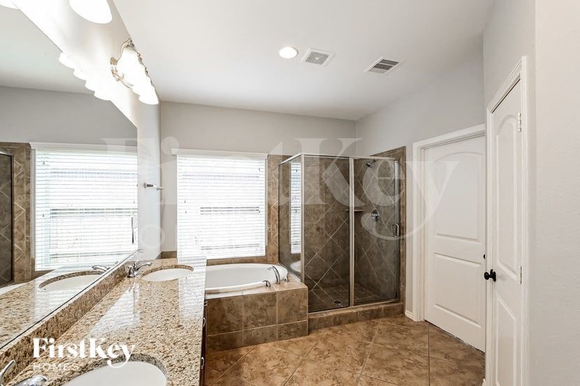 Building Photo - 10402 Golden Hearth Ln