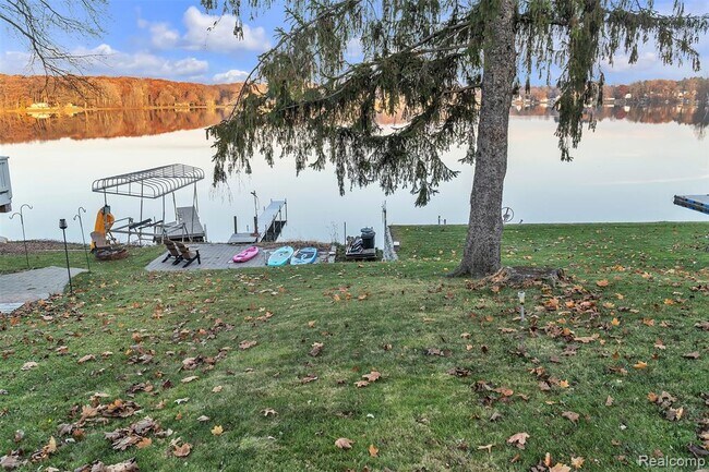 Building Photo - 8165 Leonard Dr