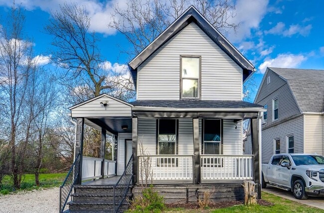 Building Photo - Newly Remodeled Four Bedroom