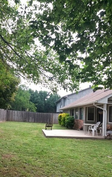 Building Photo - 3402 Meadowview Dr