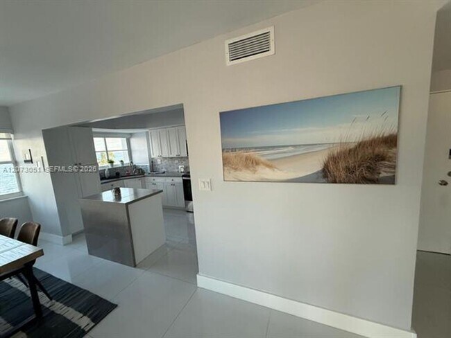 Building Photo - 3111 N Ocean Dr
