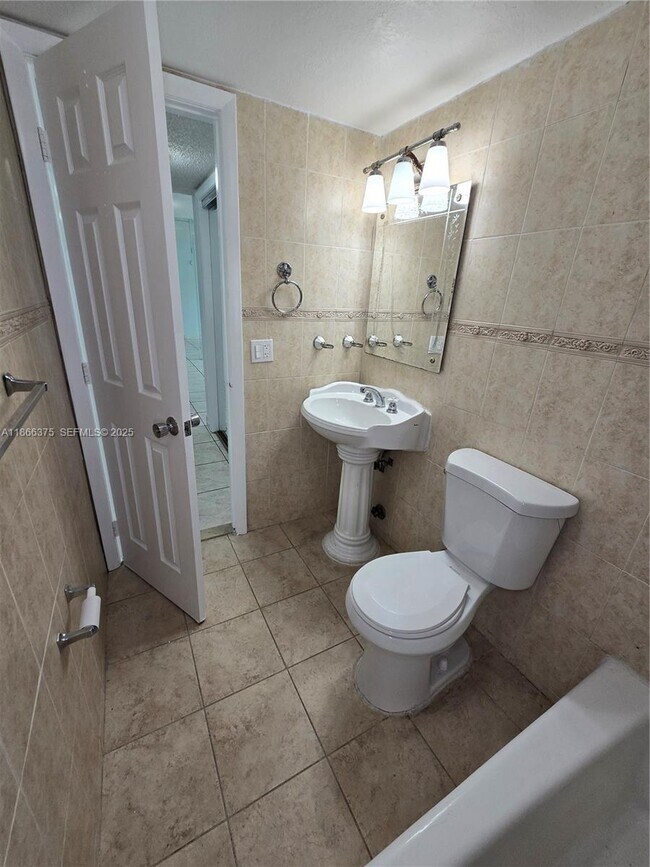 Building Photo - 120 Royal Palm Rd