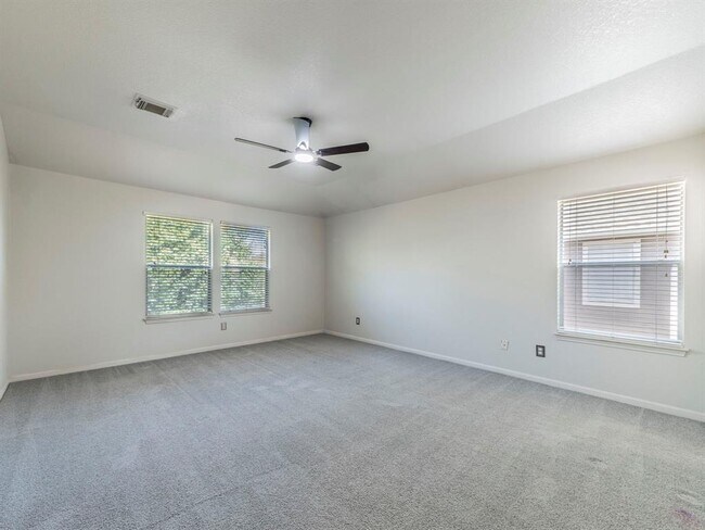 Building Photo - 2316 Logan Dr