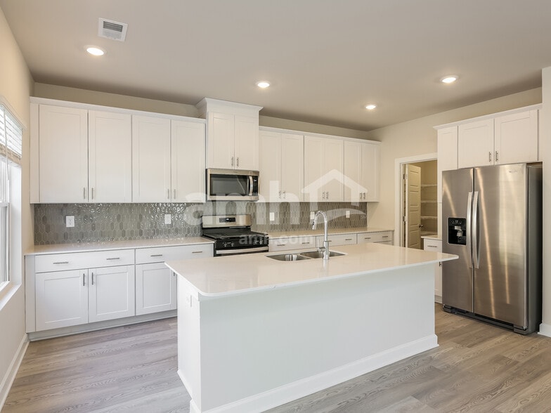 Building Photo - 797 Treeline Rd