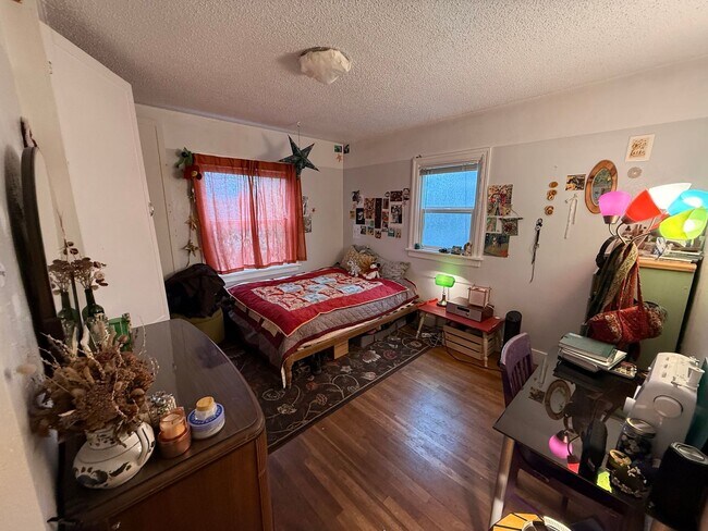 Building Photo - Beautiful home in York Neighborhood!