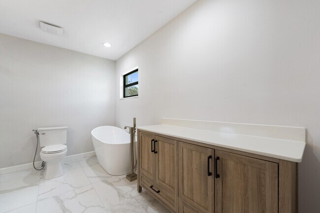 Building Photo - 4003 S Indian River Dr