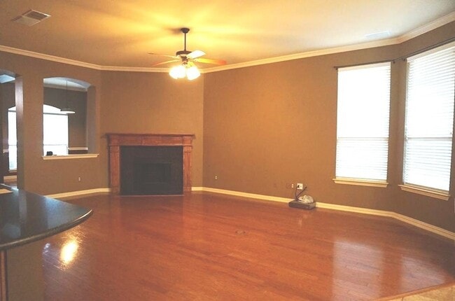 Building Photo - 935 Panther Ln