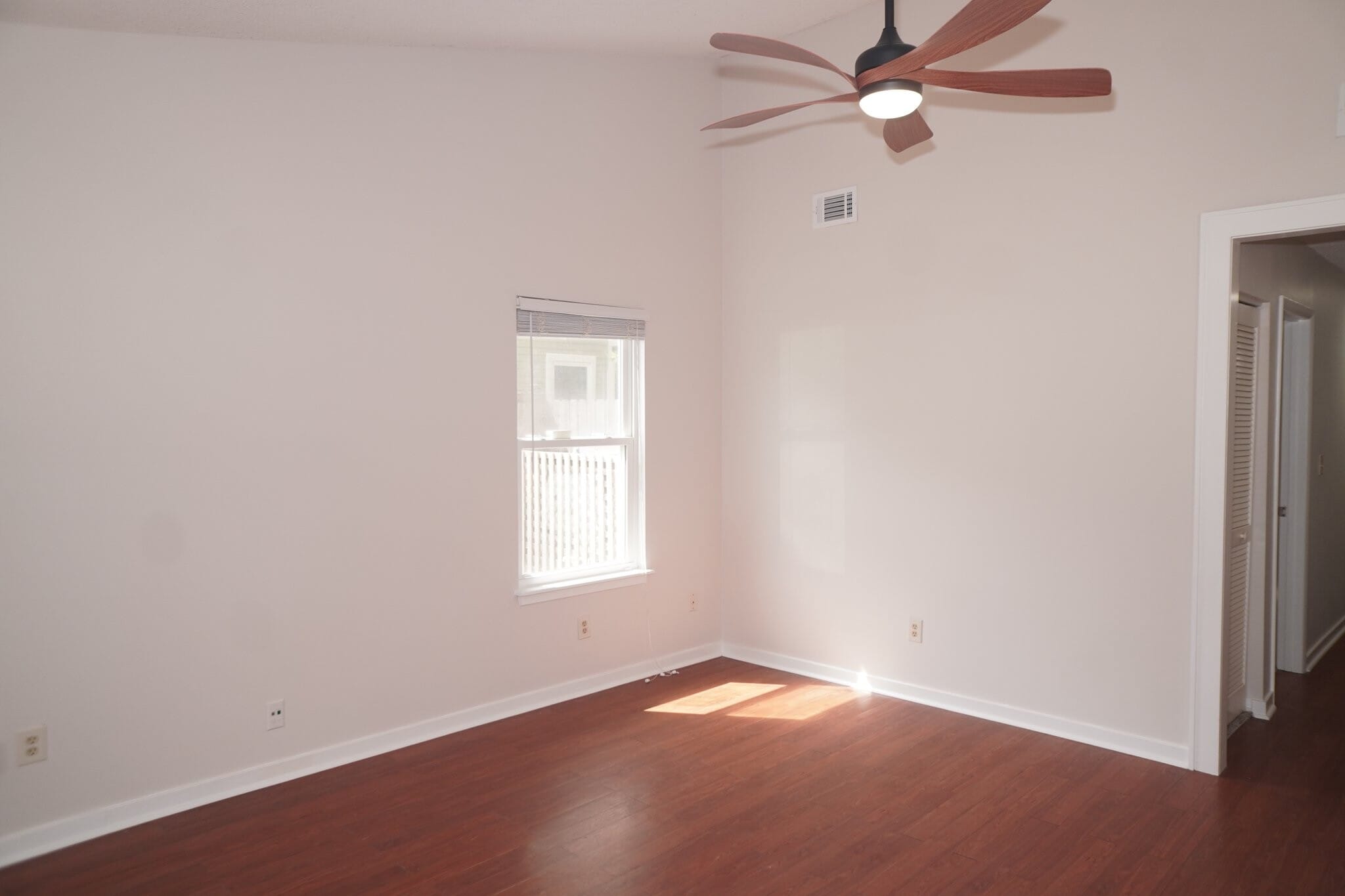 Building Photo - 1133 Oakcrest Dr
