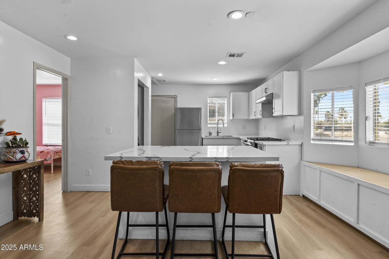 Building Photo - 1534 E Culver St