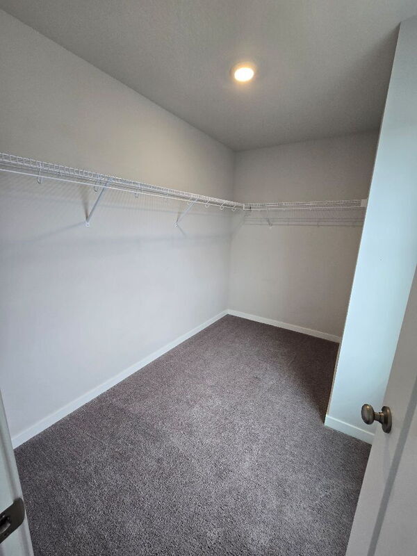 Building Photo - 5653 Brookview Ave