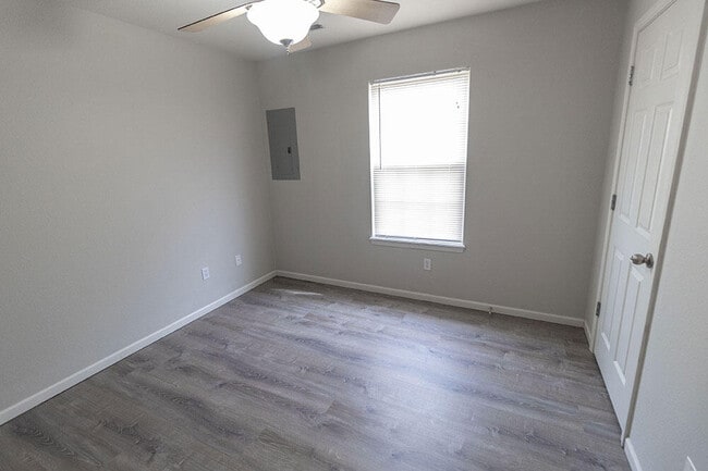 Building Photo - 3916 Snowy Owl Dr