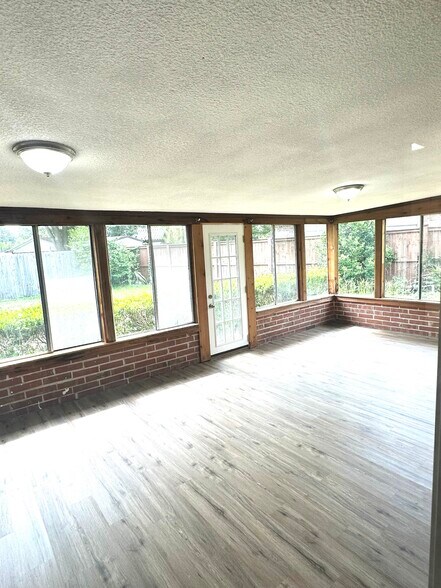 Building Photo - 261 Dillon Dr