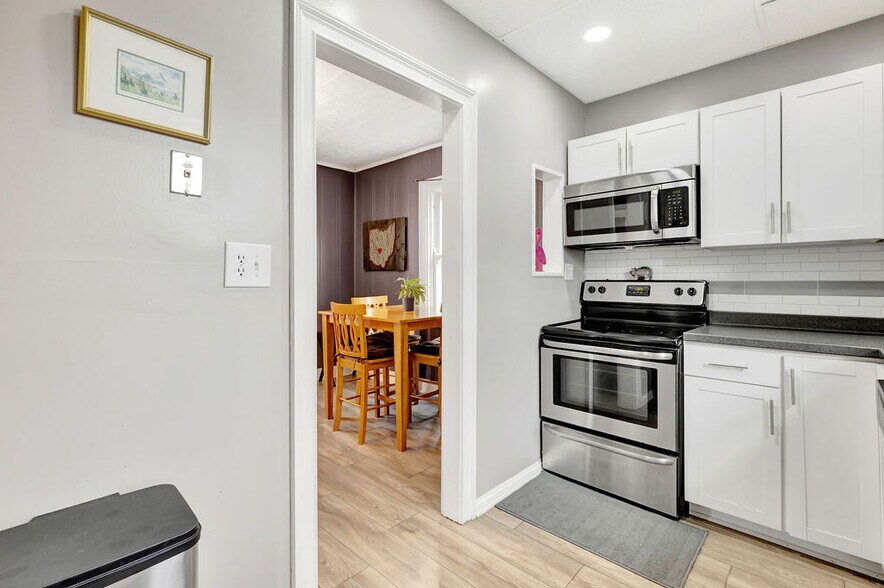 Building Photo - 3242 Stanhope Ave