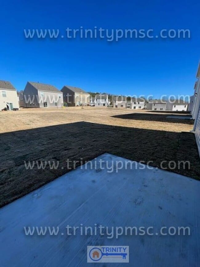Building Photo - LOOK AT THIS BEAUTY!