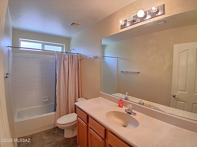 Building Photo - 995 N Western Sunset Dr