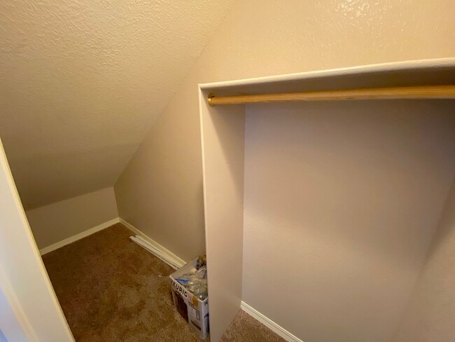 Building Photo - East El Paso LARGE 4 bed Refrig A/C!