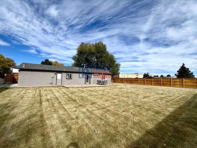 Building Photo - 1675 Tahlequah Dr