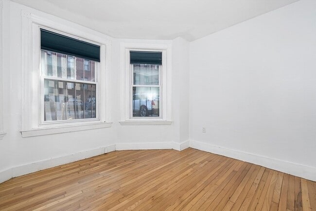 Building Photo - 473 Beacon St