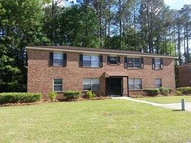 Building Photo - 906 W Pine St