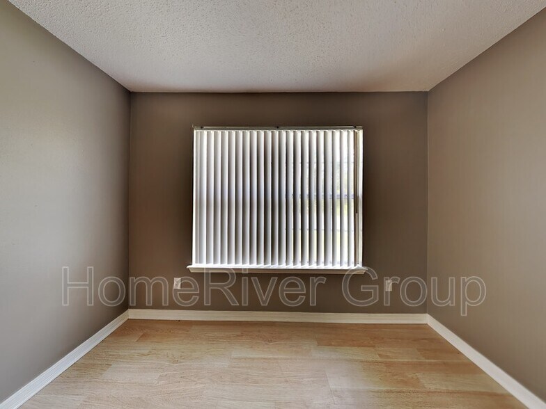 Building Photo - 352 Apple Dr