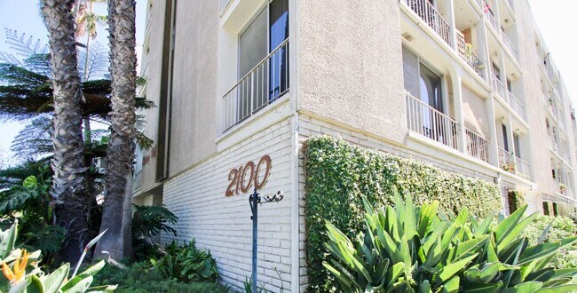 Primary Photo - 2100 E 2nd St