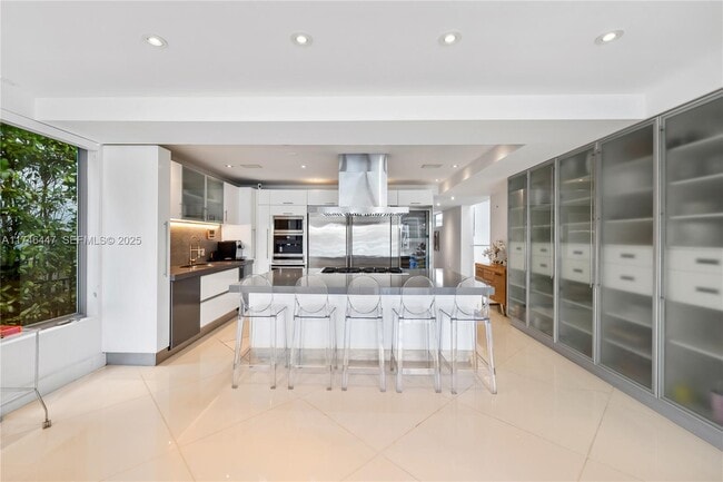 Building Photo - 227 E Dilido Dr