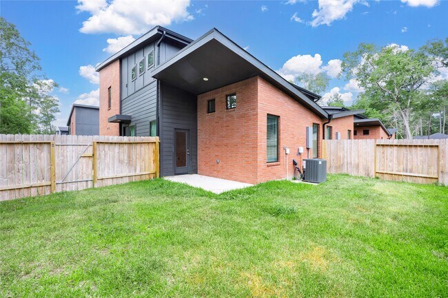 Building Photo - 2521 Appian Wy