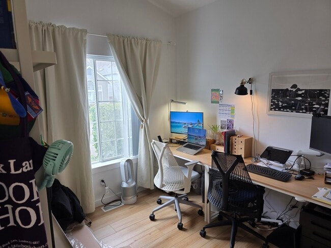 Building Photo - 25728 SE 35th Pl