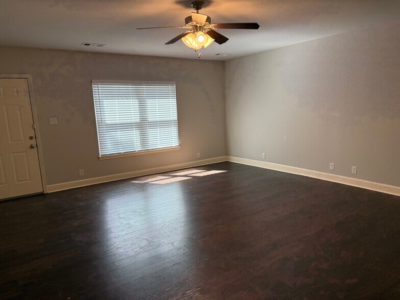 Building Photo - 5 Feldspar Court