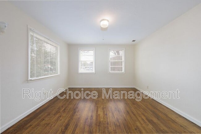 Building Photo - 2940 Blan St