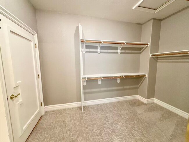 Building Photo - Rhodes Ranch-5 brs 4 bathrooms 3-cars gara...