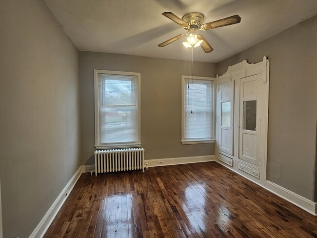 Building Photo - 1528 W Oakdale St