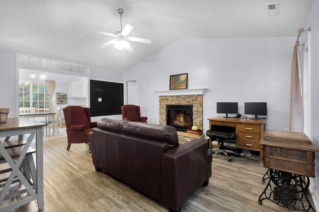 Building Photo - 116 Gregory Dr