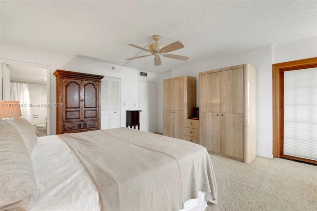 Building Photo - 2206 S Cypress Bend Dr