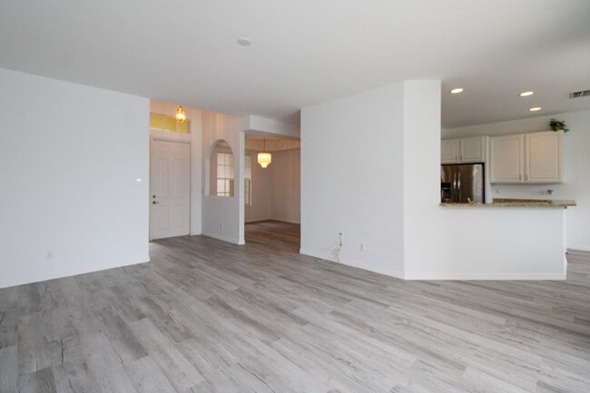 Building Photo - 3-Bed + Den Home With Lake Views & PET FRIENDLY! AVAIL NOW