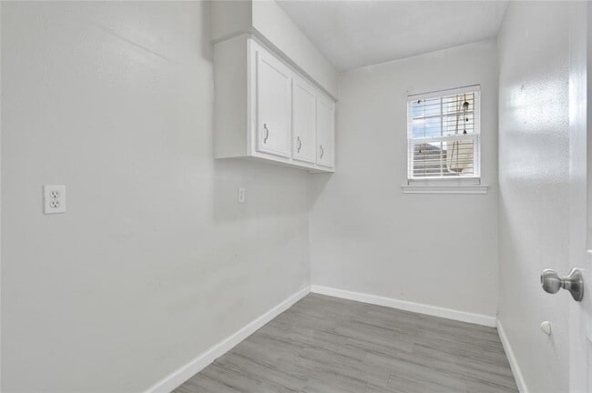 Building Photo - 15611 Rolling Timbers Dr
