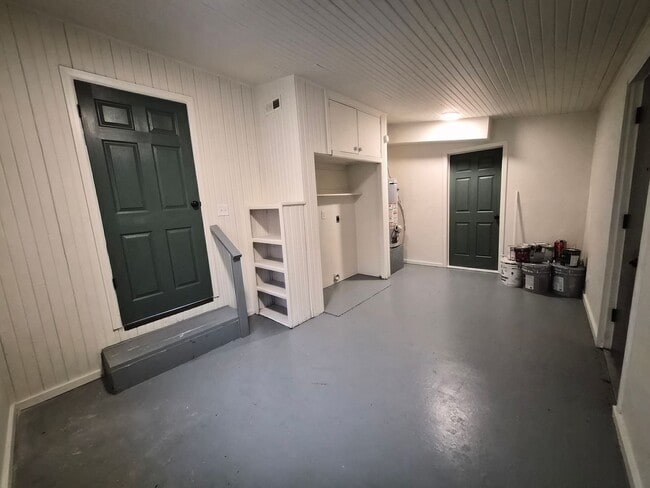 Building Photo - This beautifully updated 2-bedroom, 2-bath rental features modern updates throughout.