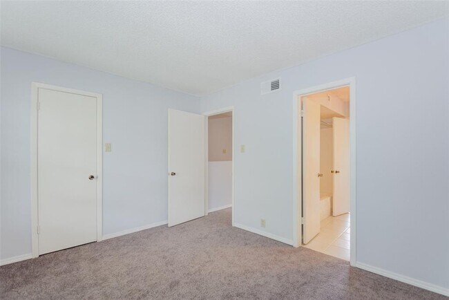 Building Photo - 8102 Amelia Rd